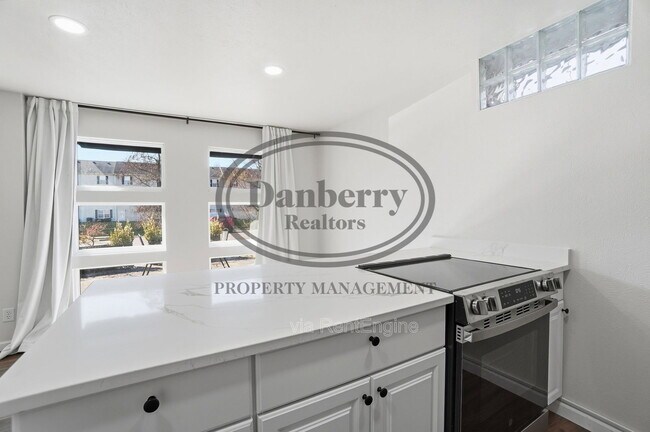 Building Photo - 1133 N Byrne Rd