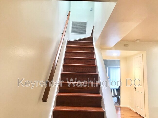 Building Photo - 107 P St NW