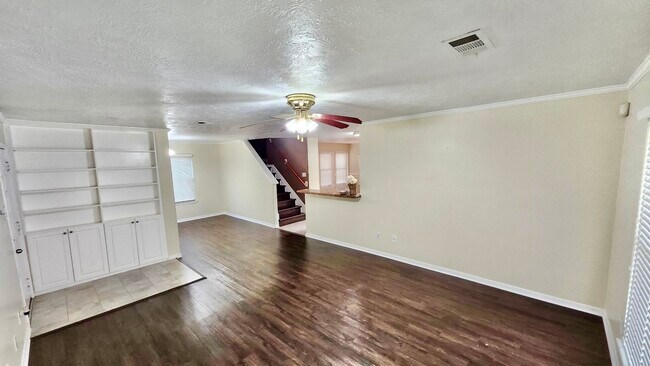 Building Photo - 6630 Bluebottle Ln