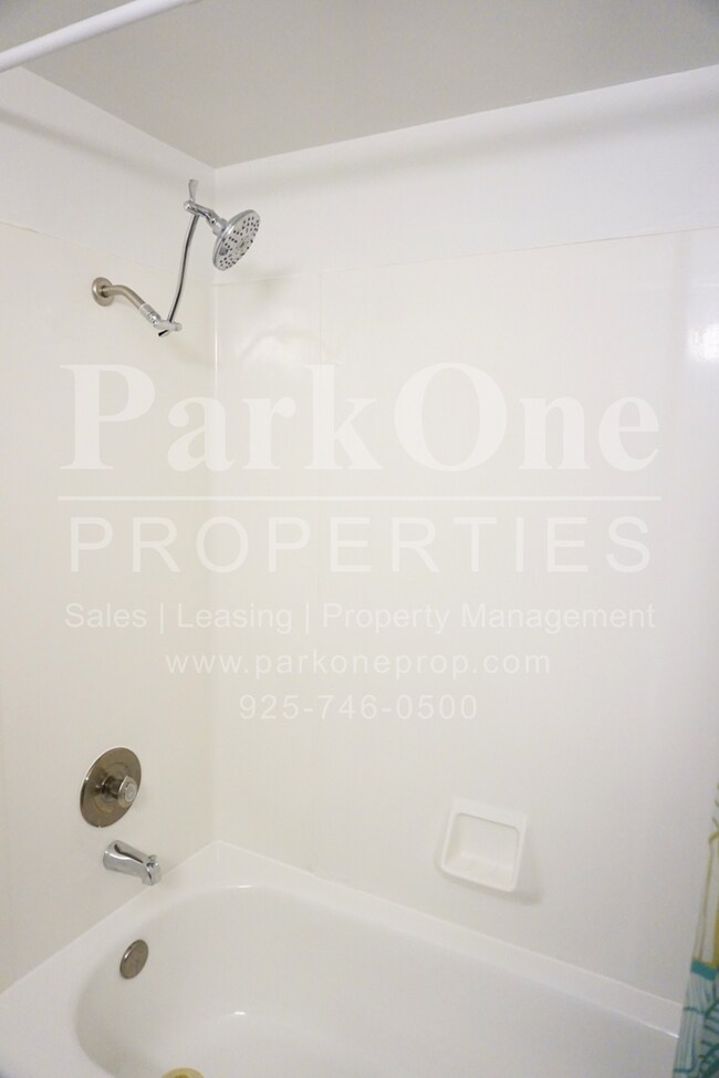 Building Photo - Well-Maintained 2-Bedroom Condo | Garage +...