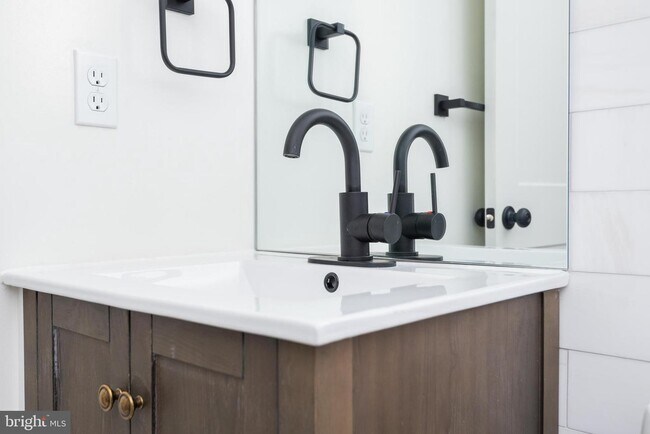 Building Photo - 309 N Patrick St