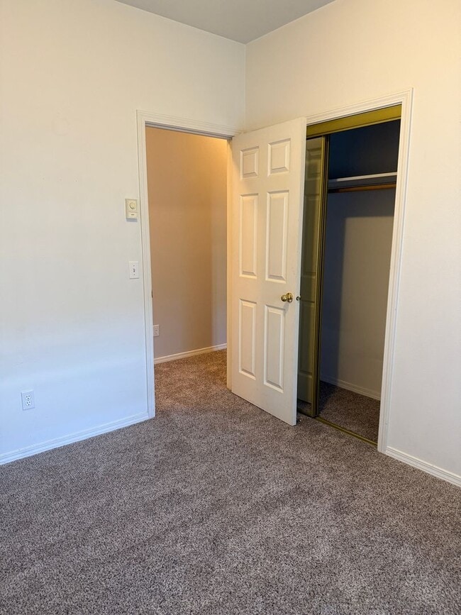 Building Photo - 929 Seagate St