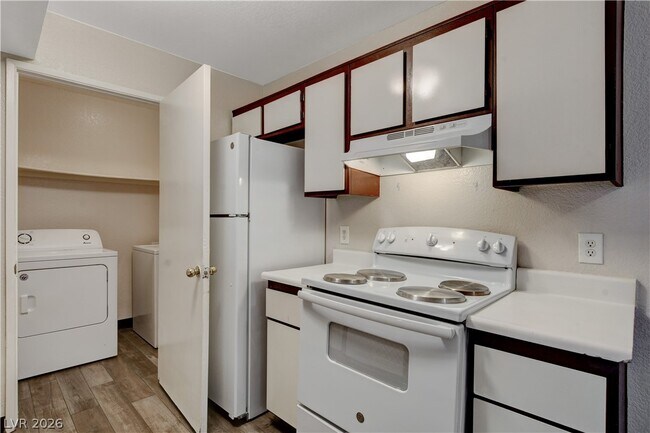 Building Photo - 200 Mission Laguna Ln