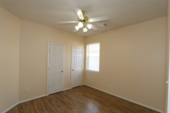 Building Photo - 1611 Maryvale Dr