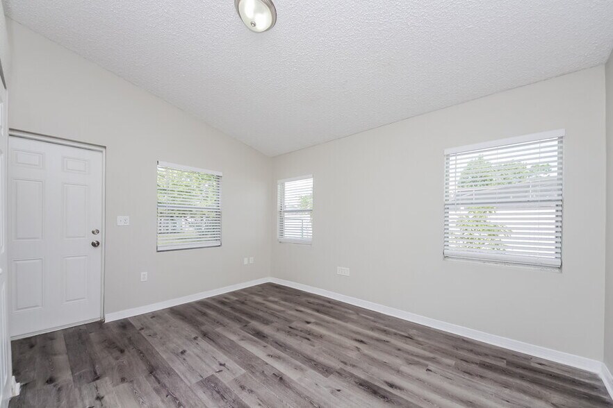 Building Photo - 911 San Rafael Way
