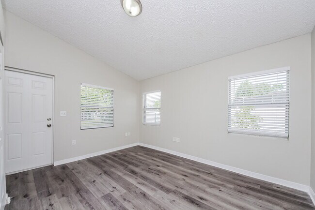 Building Photo - 911 San Rafael Way