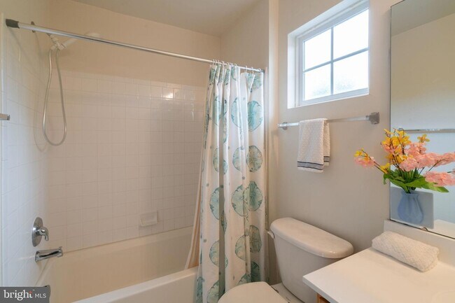 Building Photo - 10955 Southcoate Village Dr