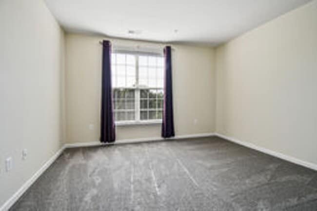 Building Photo - Spacious and Modern 2BR/2BA Condo in Norbeck Crossing