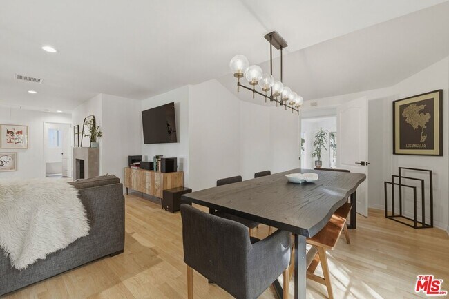 Building Photo - 5208 Woodman Ave