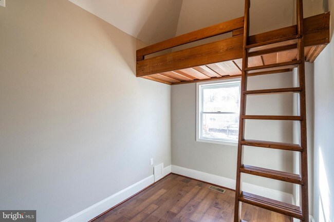 Building Photo - 338 Poplar Ave