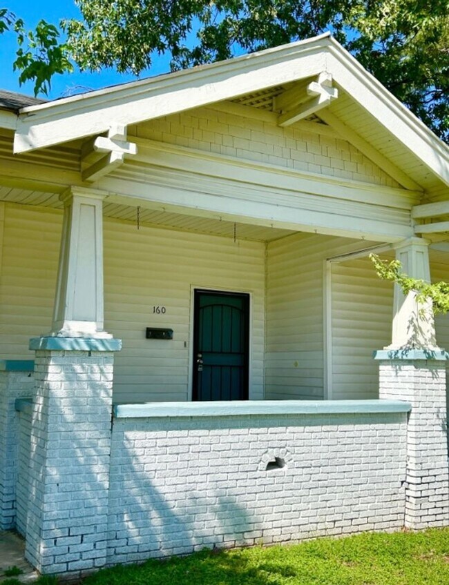 Primary Photo - 160 1/2 Robinson Place