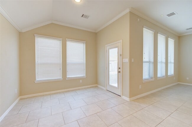 Building Photo - 6519 Point Hollow Ln