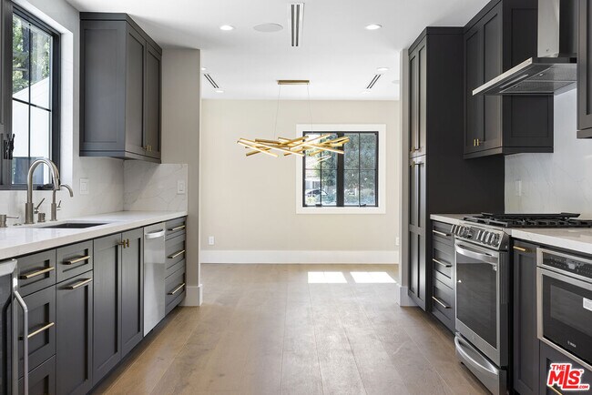 Building Photo - 5000 Noeline Ave