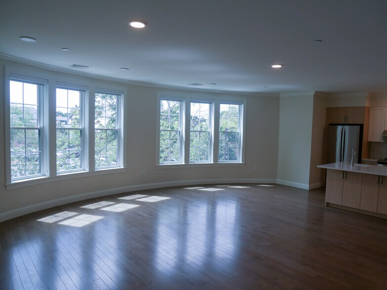 Building Photo - 39 Herrick Rd
