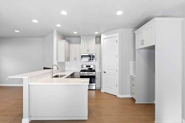 Building Photo - Brand New Townhome in Pleasant Valley Vill...