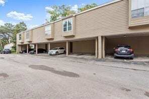 Building Photo - 2100 Tanglewilde St