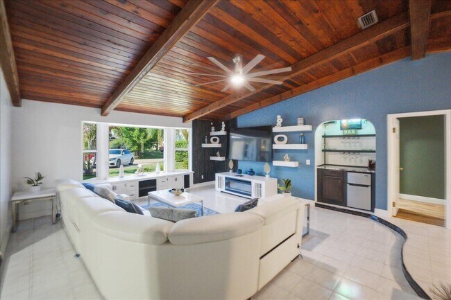 Building Photo - 1326 SW Bartell Ave