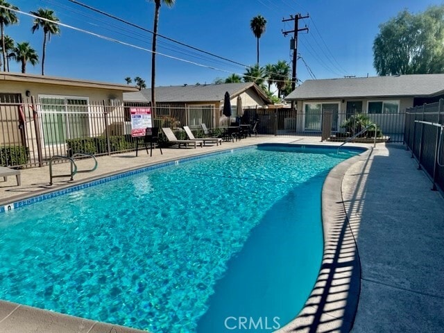 Building Photo - 685 E Vista Chino