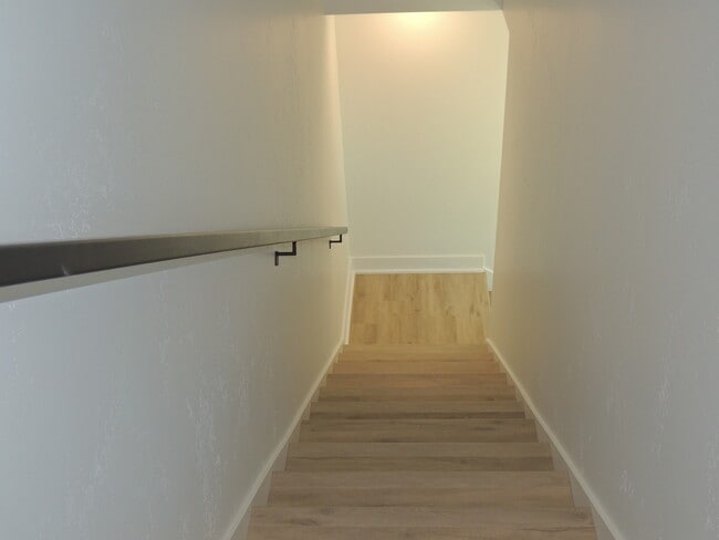 Building Photo - 600 Lawrence Ave