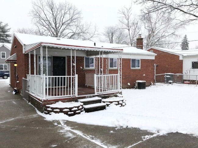 Building Photo - 924 E Windemere Ave