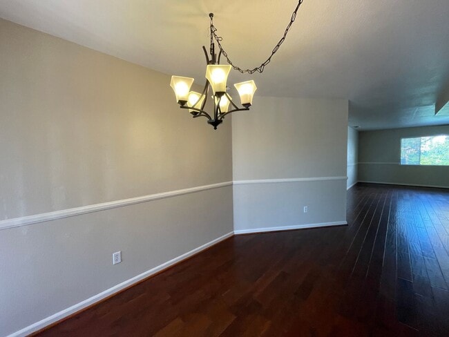 Building Photo - Exceptionally Roomy Upstairs 2 Bed 2 Bath Duplex! Dishwasher, Garage, Washer/Dryer Hookups