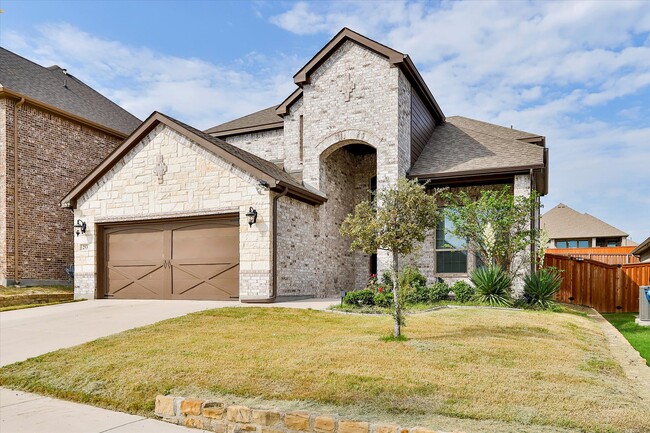 Lovely landscaping - 253 Gill Point Ln