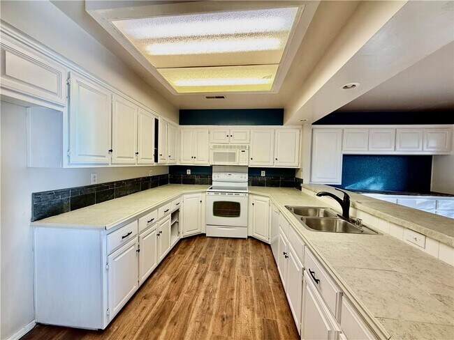 Building Photo - 26 Shakespeare Dr