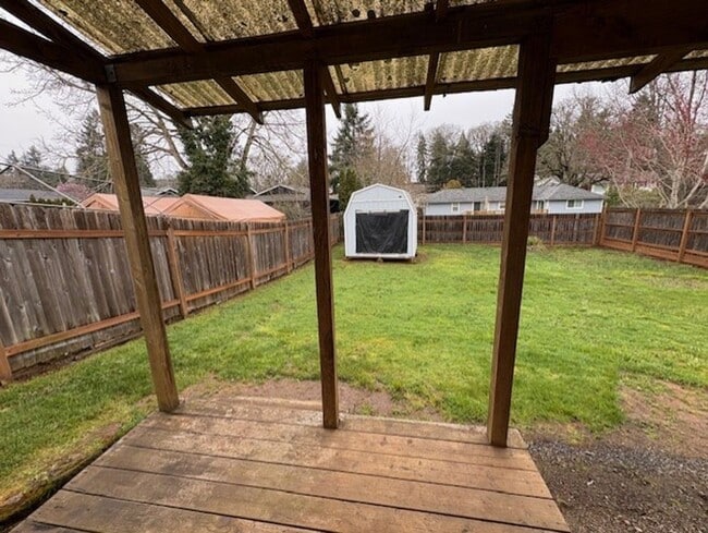 Building Photo - 2-bedroom/2-bath single family home