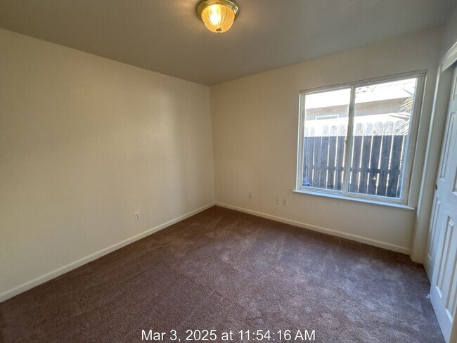 Building Photo - $400 MOVE IN BONUS! Fantastic 3 Bed, 2 Bat...
