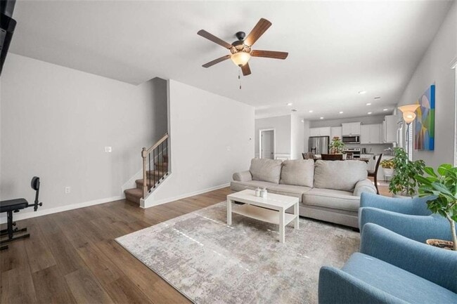 Building Photo - 925 Lakehaven Ln