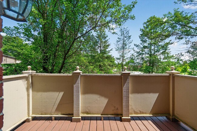 Building Photo - 39763 Rockcrest Cir