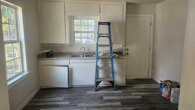 Building Photo - 7956 Hull Ave