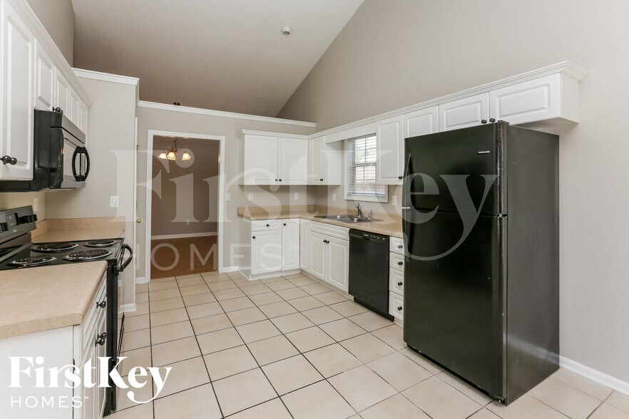 Building Photo - 200 Summer Hill Dr