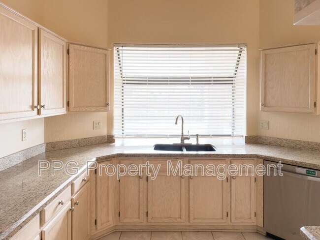 Building Photo - 5517 W Aster Dr
