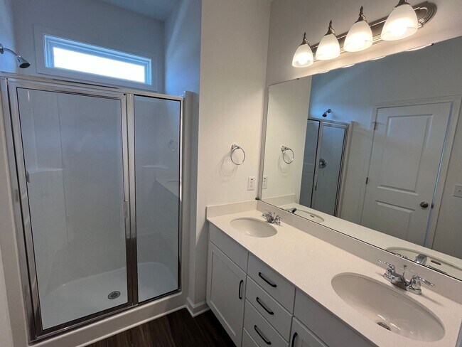 Building Photo - Stunning 3BD, 2.5BA Raleigh Townhome With ...