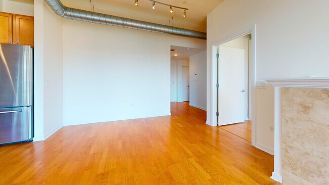 Building Photo - 909 W Washington Blvd