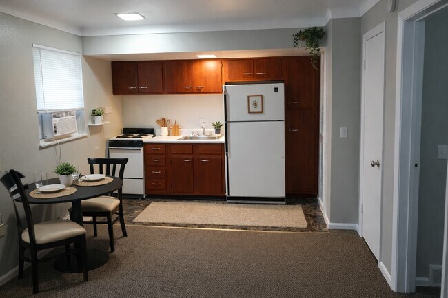 Building Photo - 2024 N Westwood Ave