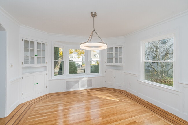 Building Photo - 83 Betsey Williams Dr