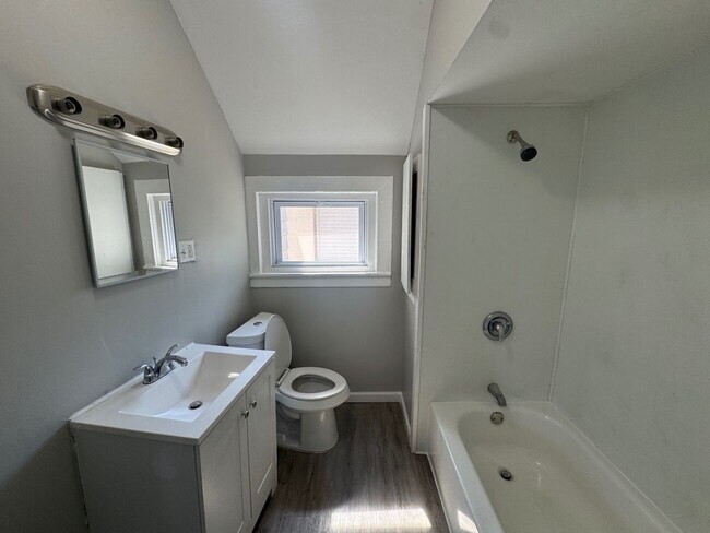 Building Photo - 4068 E 74th St