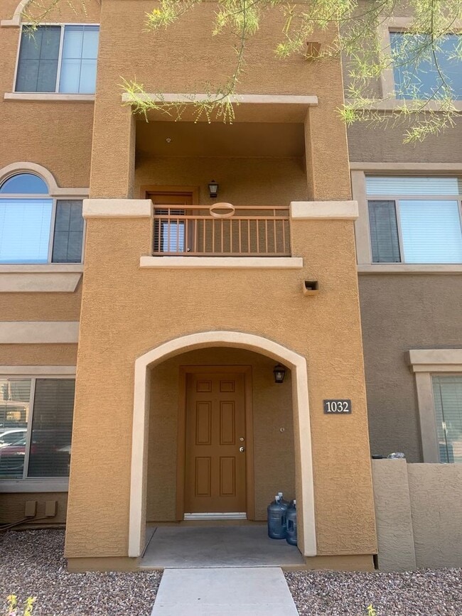 Building Photo - 4 Bedroom - 3.5 Bath Townhome in Gilbert