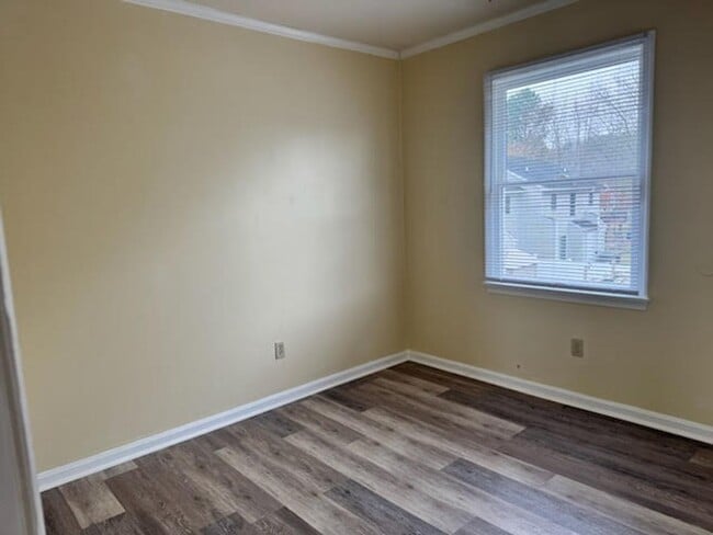 Building Photo - Affordable townhome in Milton, located in Ship Builders Village.