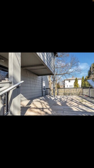 Building Photo - 16 Pierpont Rd