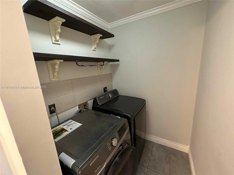 Building Photo - 2611 Regalia Way