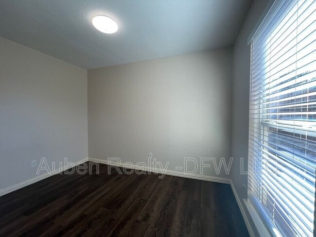 Building Photo - 5516 Lewis Ct