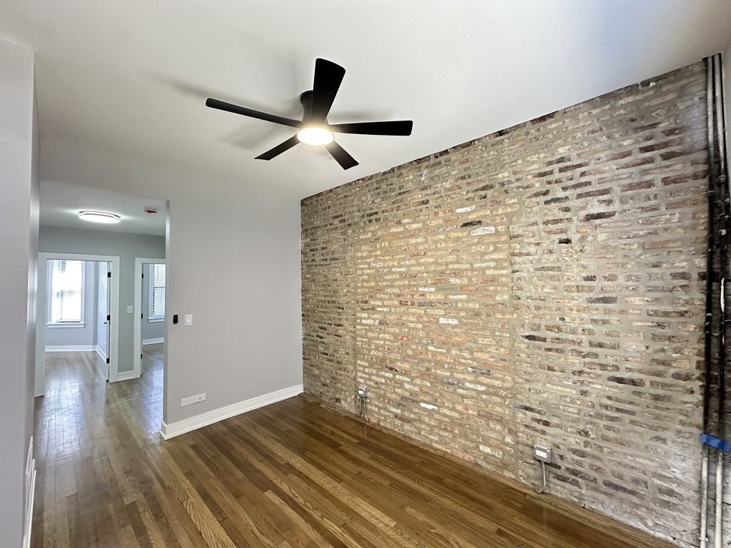 Building Photo - 3840 N Wilton Ave