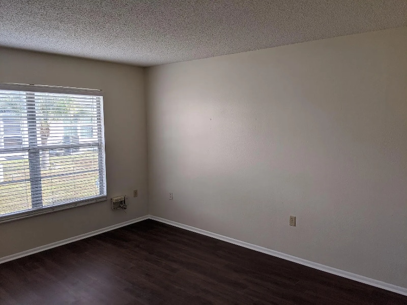 Building Photo - 2950 Wainwright Ct