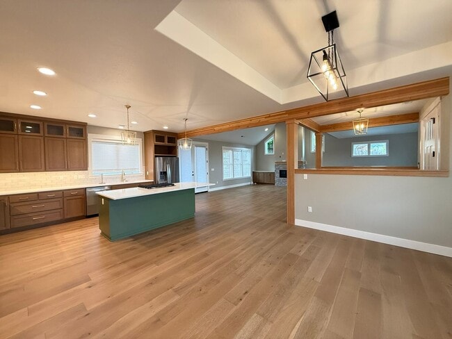 Building Photo - Elegant and Luxurious Cottage Grove Home