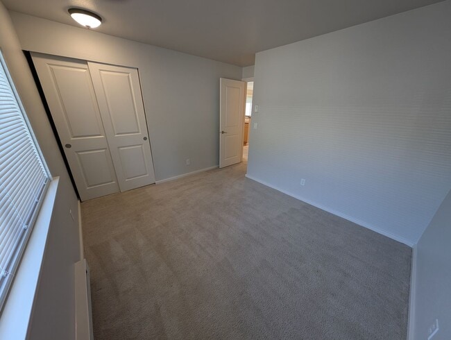 Building Photo - High End 3 Br Condo off of Bothell-Everett...