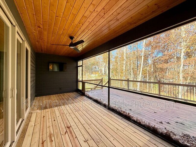 Building Photo - 8925 Pine Ridge Rd