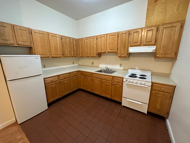 Building Photo - 68 Essex St